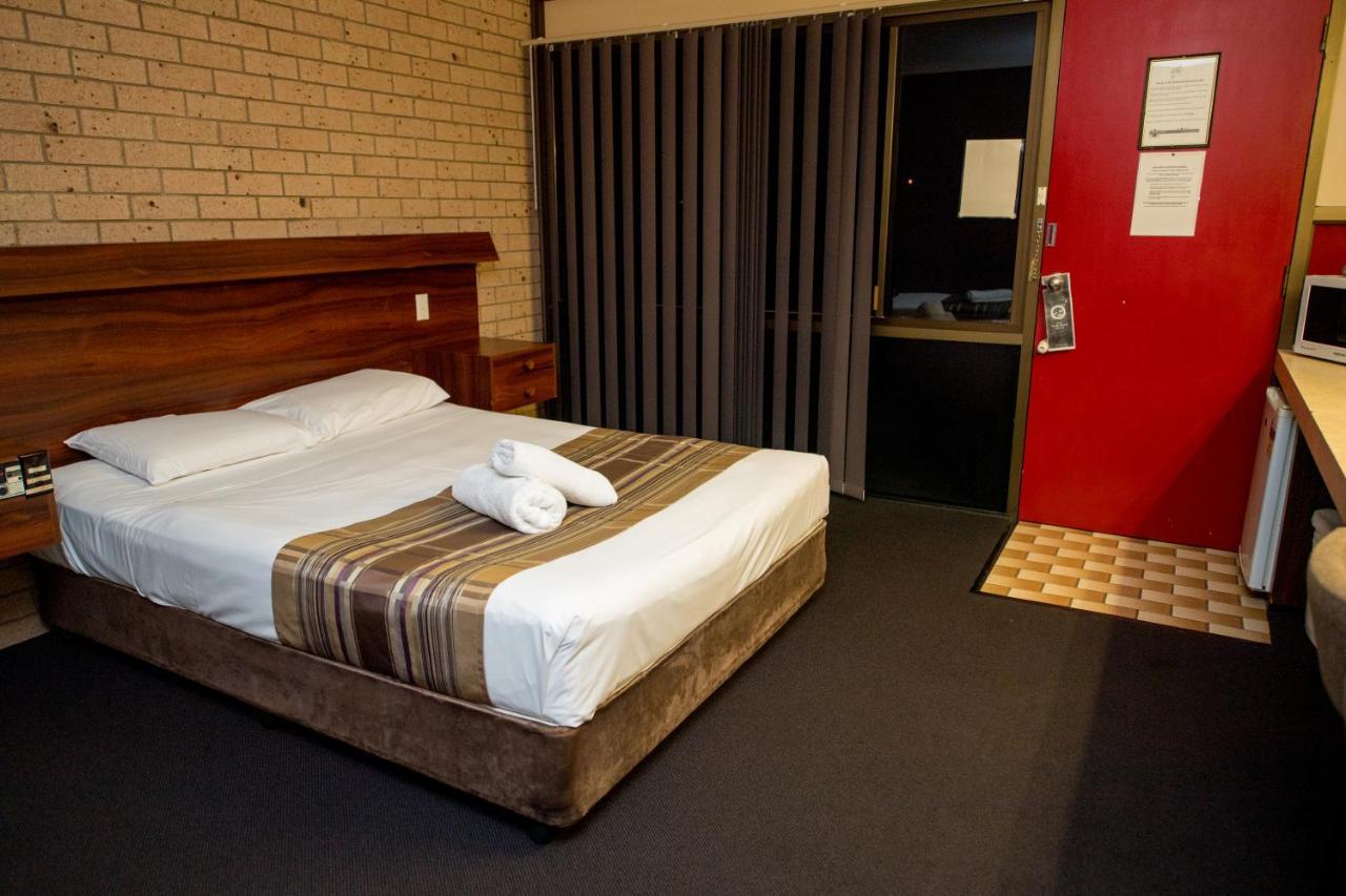 Sarina Motor Inn Eksteriør bilde